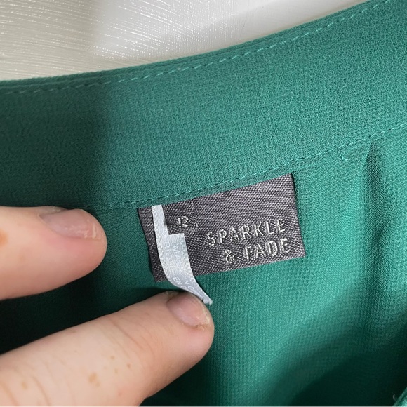 Sparkle & Fade Emerald Green Pleated Chiffon skirt - Picture 4 of 4